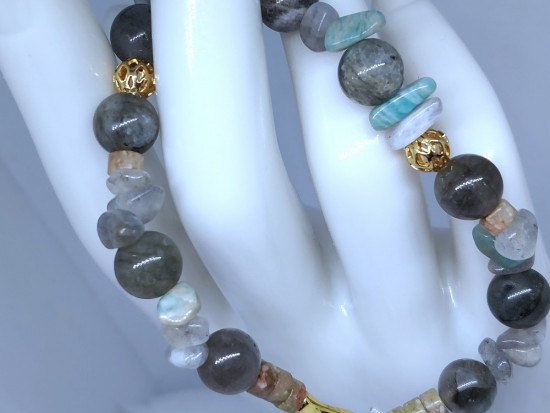 Женский браслет из натурального камня