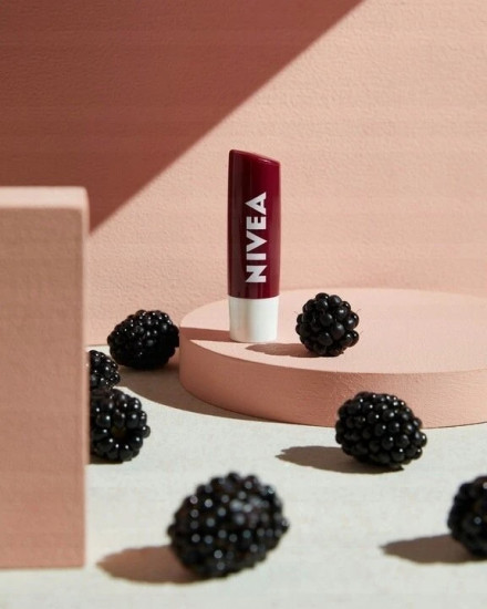 Бальзам для губ увлажняющий «Nivea Blackberry Shine»
