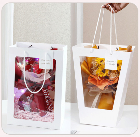 Подарочный пакет с прозрачным окном и карточкой