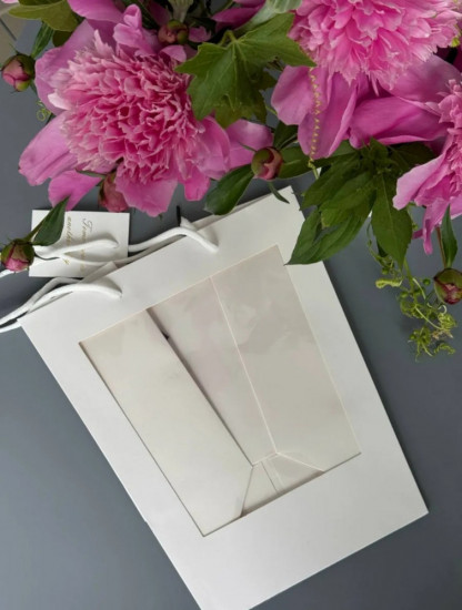 Подарочный пакет с прозрачным окном и карточкой