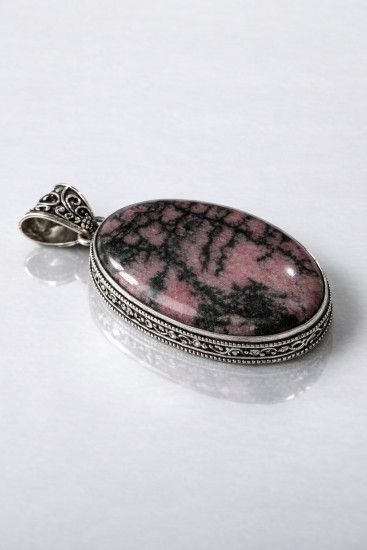 Подвес с родонитом «Amora»