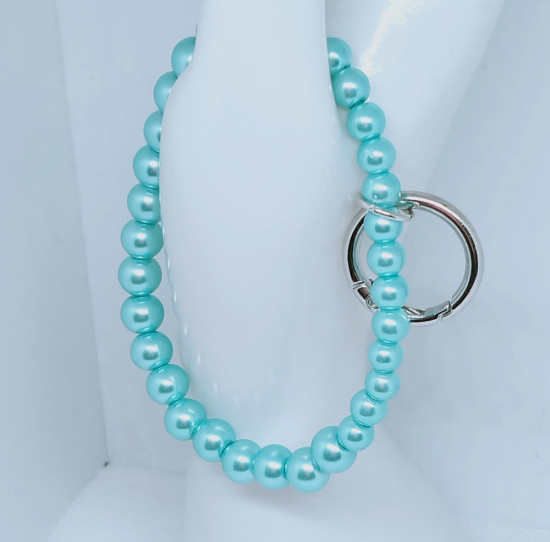 Шнурок-сотуар для смартфона с бусинами зеленого цвета