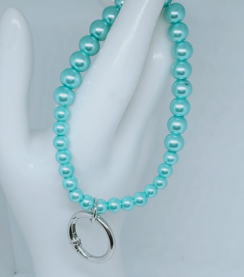 Шнурок-сотуар для смартфона с бусинами зеленого цвета