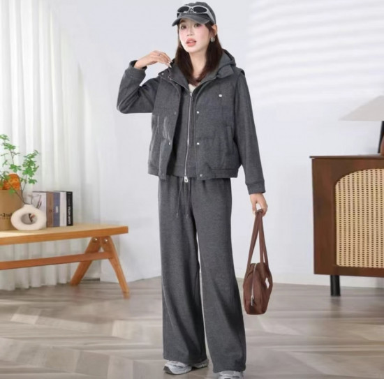 Женский костюм-тройка