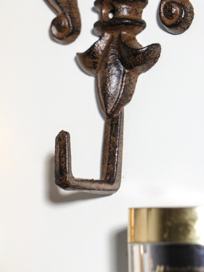 Крючок декоративный «Геральдическая лилия»