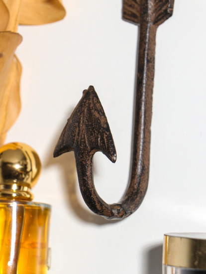 Крючок декоративный «Изогнутая стрела»