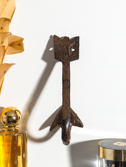 Крючок декоративный «Изогнутая стрела»