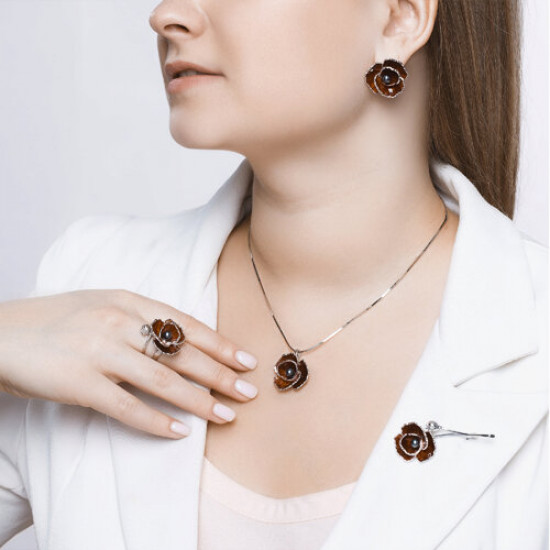 Брошь из серебра с жемчугом и эмалью