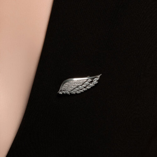 Брошь из серебра с фианитами