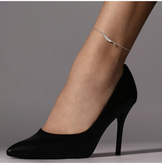 Браслет на ногу из серебра с фианитом