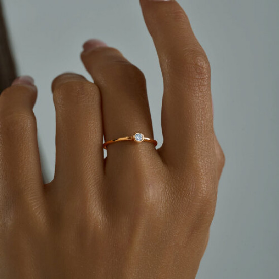 Кольцо из серебра с фианитом