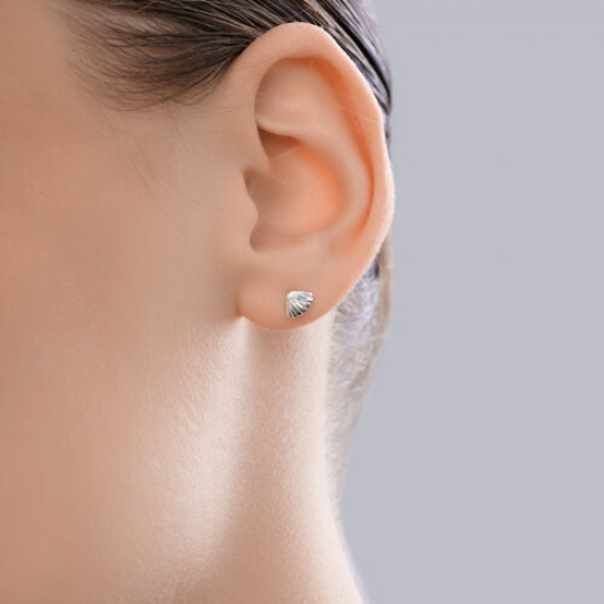 Серьга из серебра с фианитом