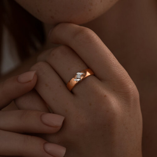 Кольцо из серебра с бриллиантом