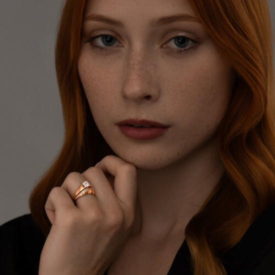Кольцо из серебра с фианитами
