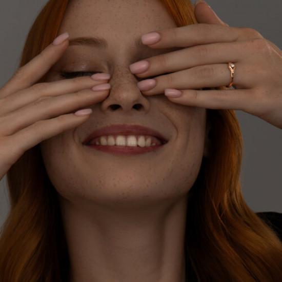 Кольцо из серебра с фианитом