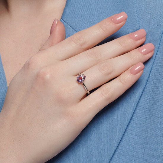 Кольцо из серебра с аметистом и фианитами