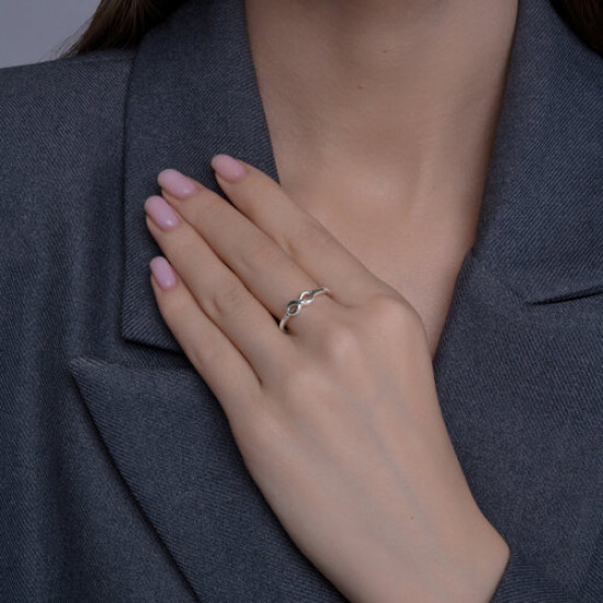 Кольцо из серебра с бриллиантом