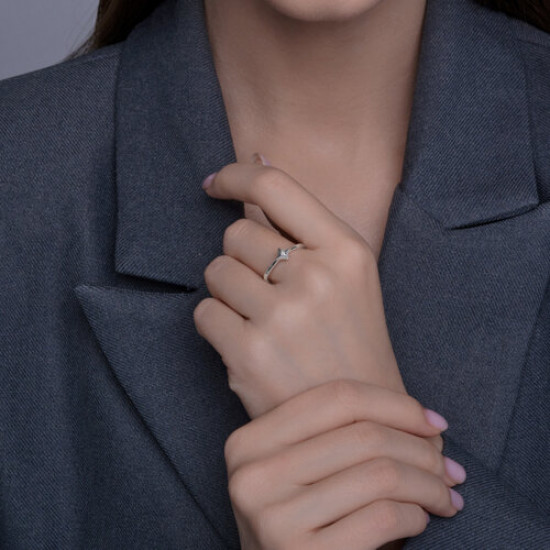 Кольцо из серебра с бриллиантом