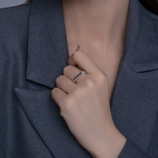 Кольцо из серебра с бриллиантом