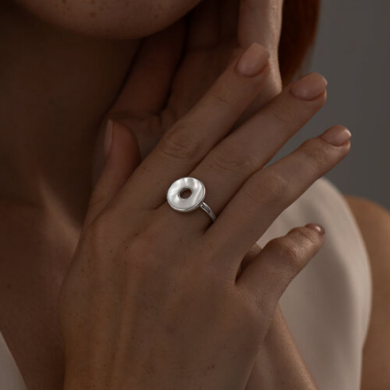 Кольцо из серебра с перламутром