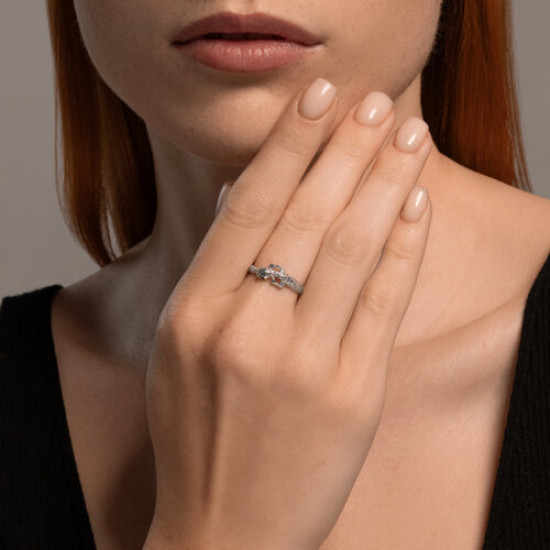 Кольцо из серебра с фианитами