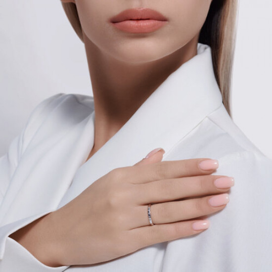 Кольцо из серебра с фианитами