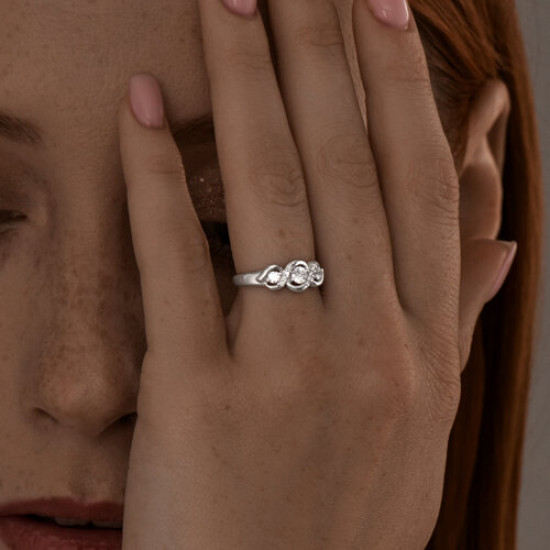 Кольцо из серебра с фианитами