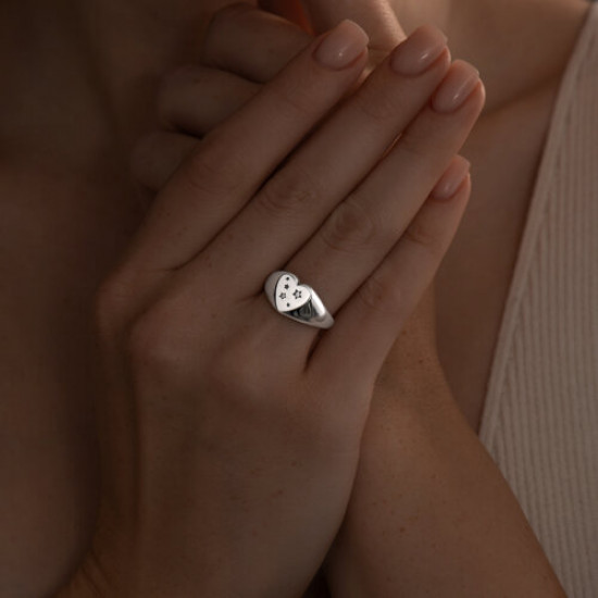 Кольцо из серебра с фианитами