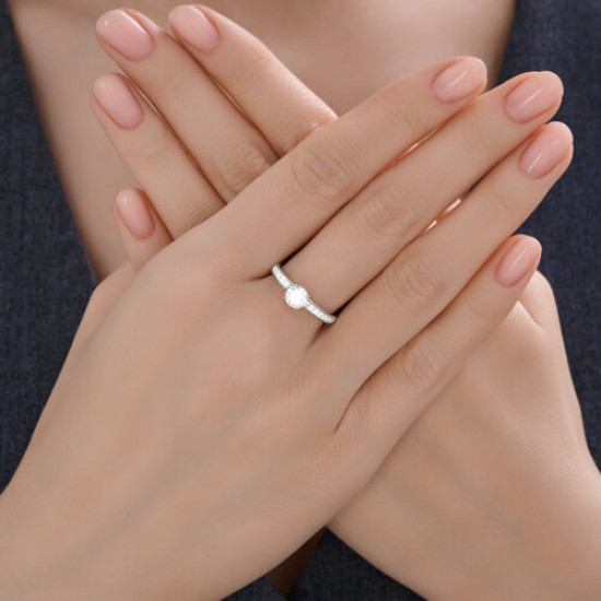 Кольцо из серебра с фианитами