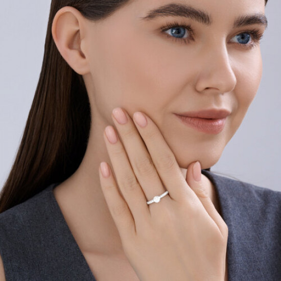 Кольцо из серебра с фианитами