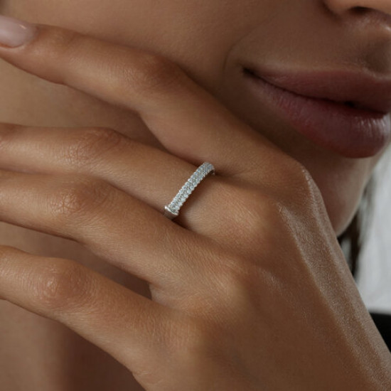 Кольцо из серебра с фианитами