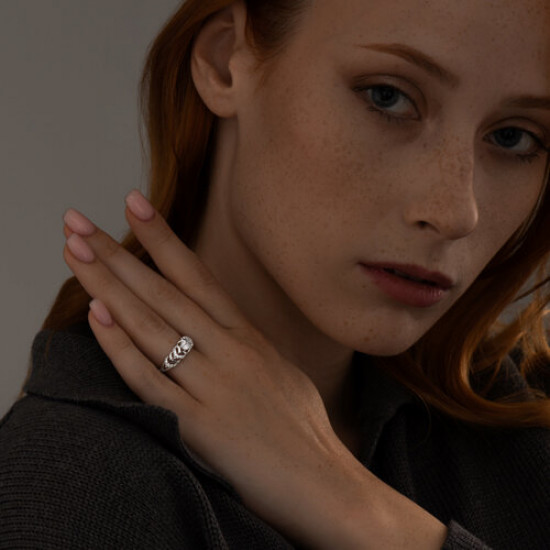 Кольцо из серебра с фианитами