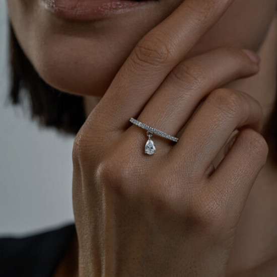 Кольцо из серебра с фианитами