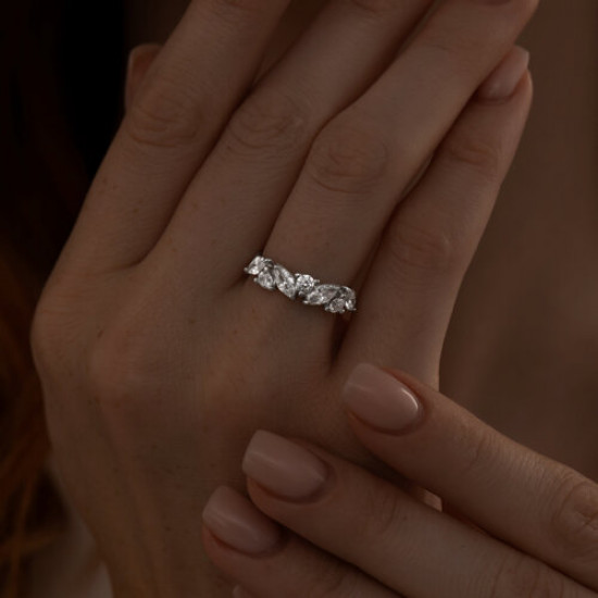 Кольцо из серебра с фианитами