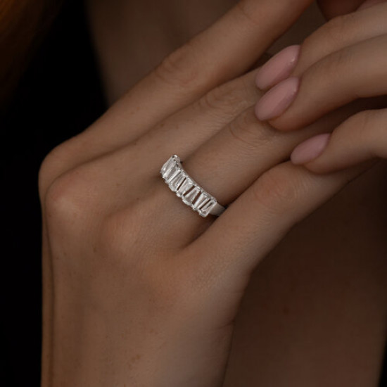 Кольцо из серебра с фианитами