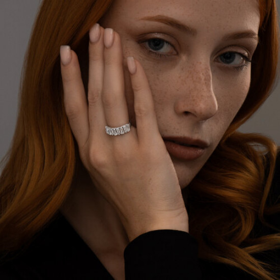 Кольцо из серебра с фианитами