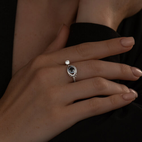 Кольцо из серебра с фианитами