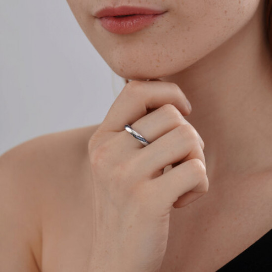 Кольцо из серебра с фианитами