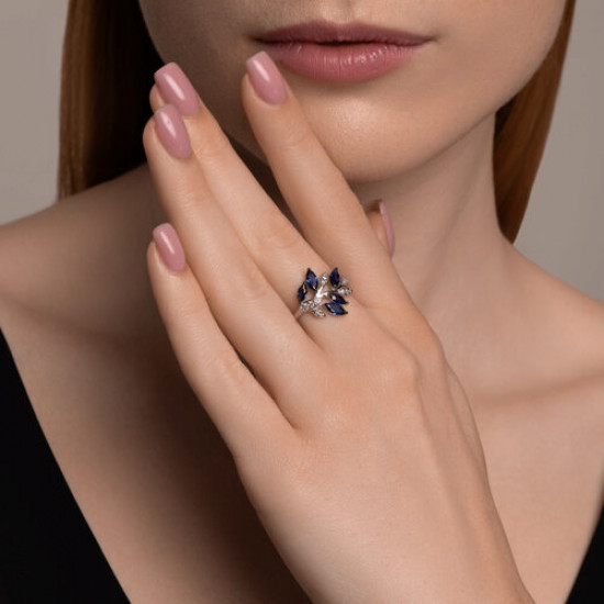 Кольцо из серебра с фианитами