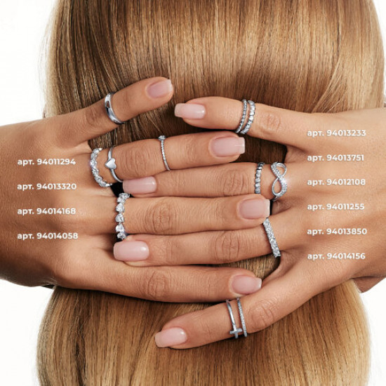 Кольцо из серебра с фианитами