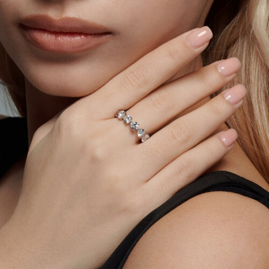 Кольцо из серебра с фианитами