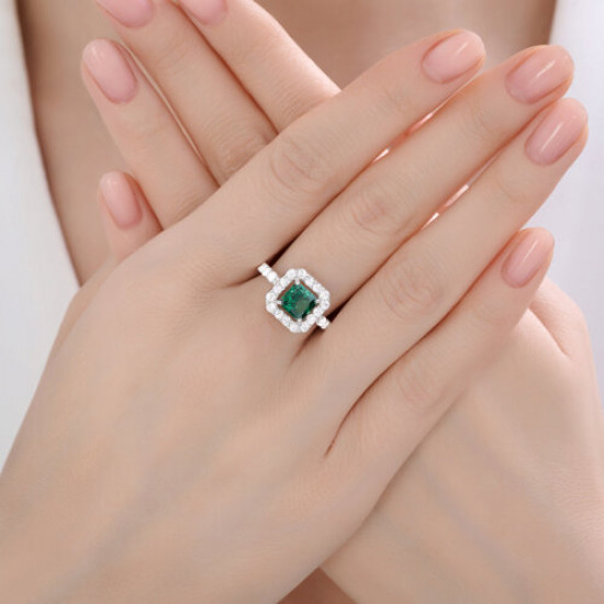 Кольцо из серебра с фианитами