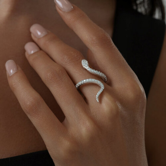 Кольцо из серебра с фианитами