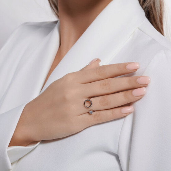 Кольцо из серебра с фианитом