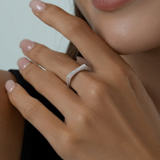 Кольцо из серебра с фианитом