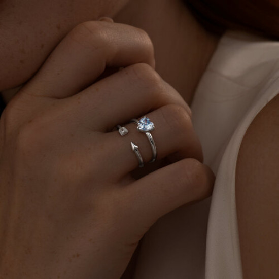 Кольцо из серебра с фианитом