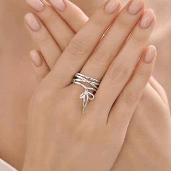 Кольцо из серебра с фианитом