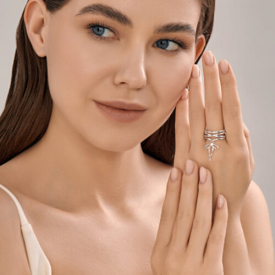 Кольцо из серебра с фианитом