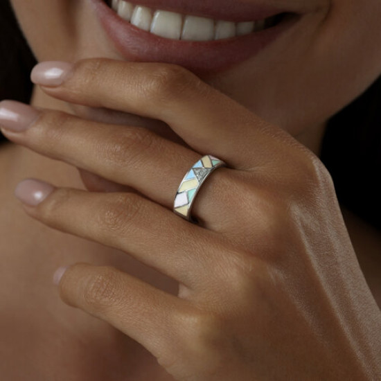 Кольцо из серебра с эмалью и фианитами