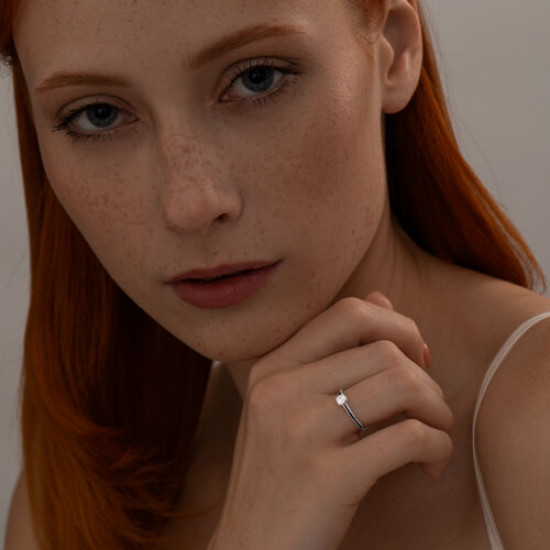 Кольцо из серебра с эмалью и фианитом